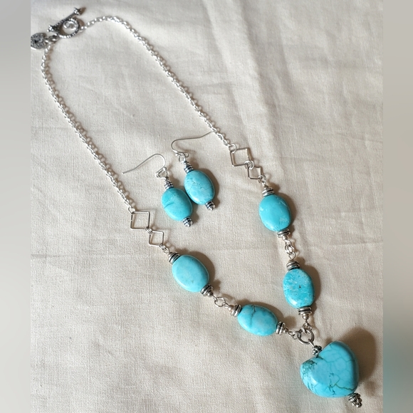 Handmade Chinese Turquoise Heart Necklace and Earrings - Picture 2 of 12